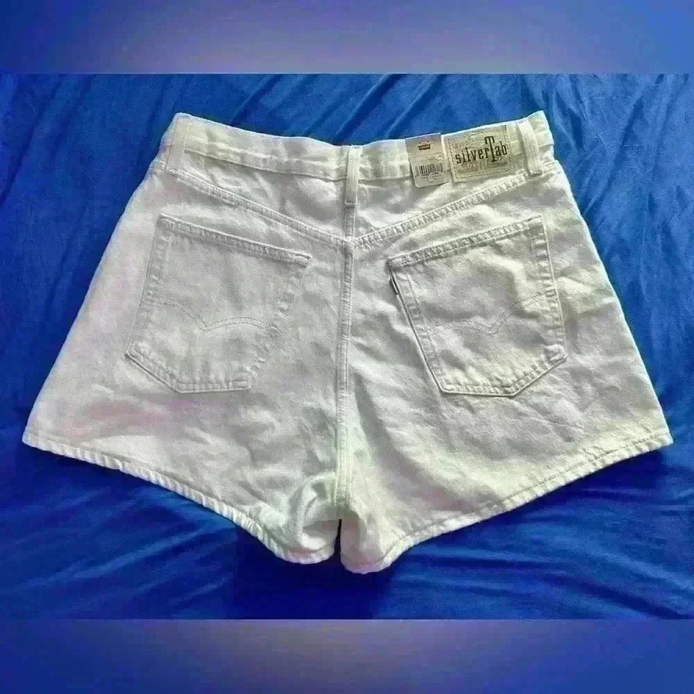 Levi's silver tab high-waisted mom shorts; white size 33; 100% cotton summer - Picture 2 of 4